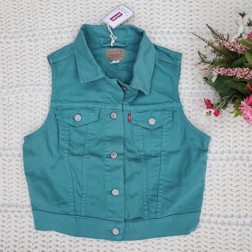 NWT Levi Strauss Denim Vest Size Medium. E1